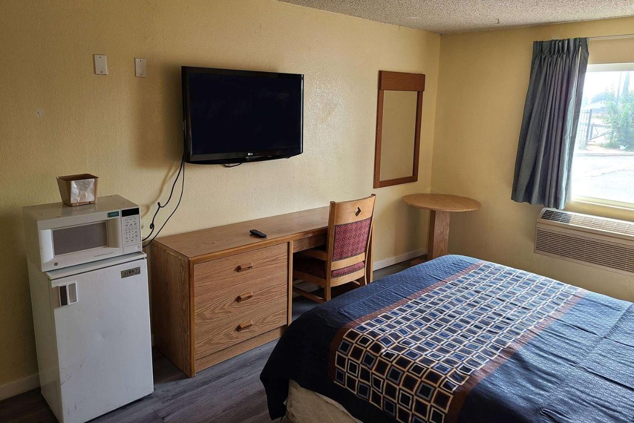 Travelodge By Wyndham สต็อกตัน ภายนอก รูปภาพ