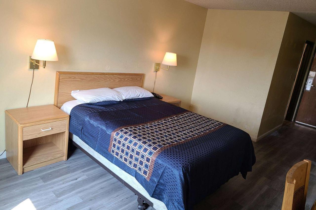 Travelodge By Wyndham สต็อกตัน ภายนอก รูปภาพ