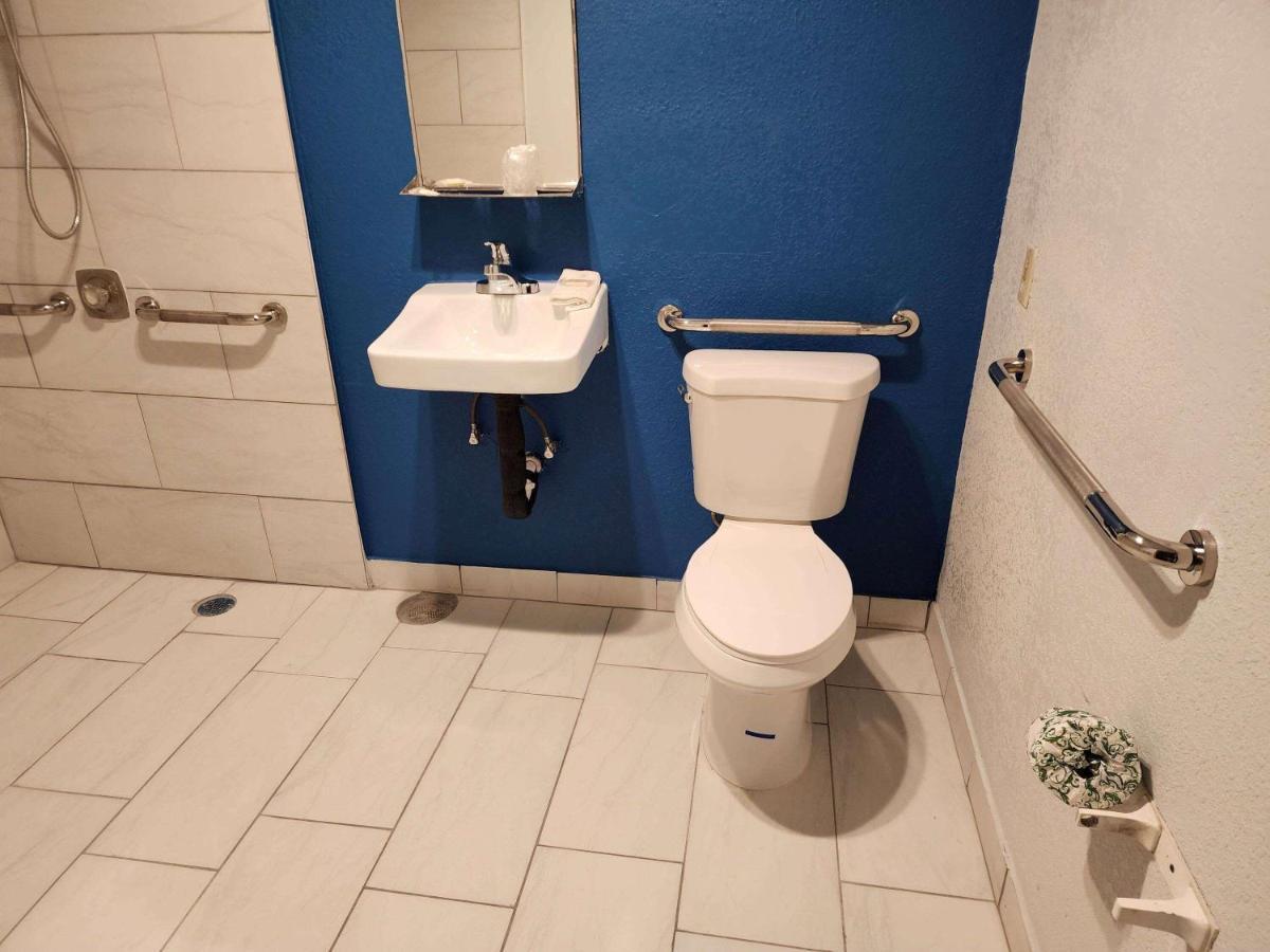 Travelodge By Wyndham สต็อกตัน ภายนอก รูปภาพ